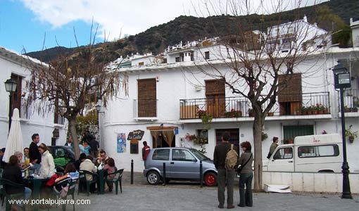 La plaza en invierno fotos de Bubión