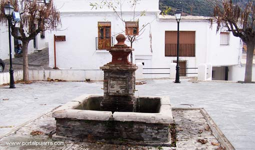 fotos Bubión la fuente de la plaza