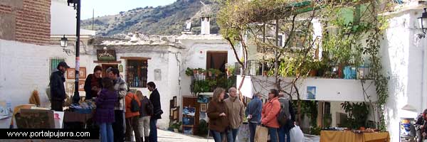 Plaza del pueblo Pampaneira