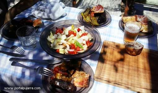 Comida de la Alpujarra en la terraza