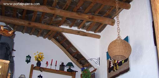 interior de mi refugio en la Alpujarra