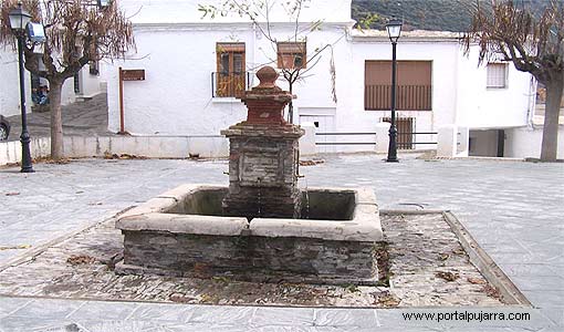 fuente de la plaza de Bubión Alpujarra