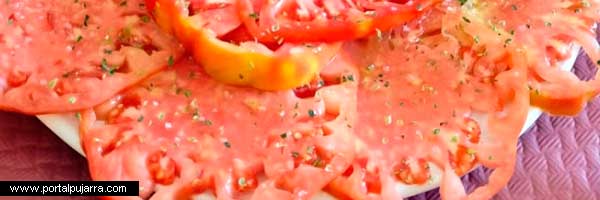 Plato de tomates de la bodega asador el Lagar