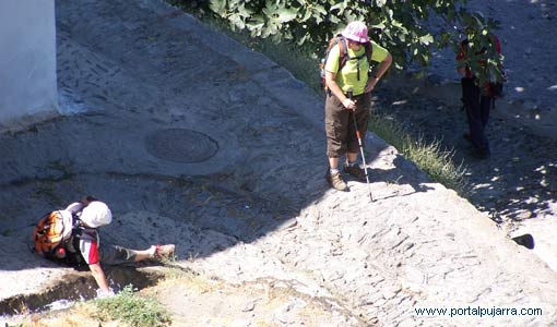 Excursionostas senderistas por la Alpujarra