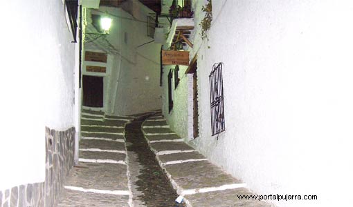 De noche calle de Pampaneira Alpujarra