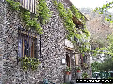 Fachada casa típica turismo rural Alpujarra